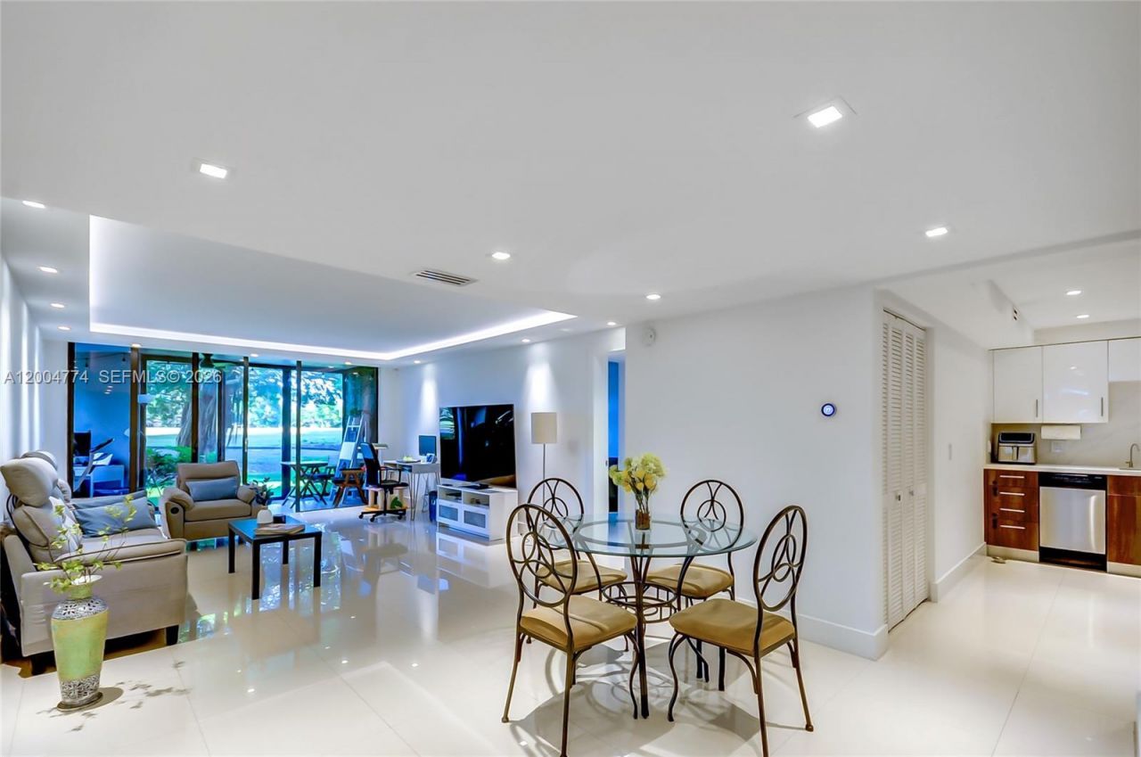 16175 Golf Club Rd, Unit 113, Weston, FL 33326 Photo