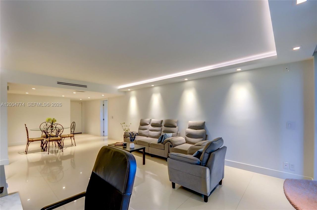 16175 Golf Club Rd, Unit 113, Weston, FL 33326 Photo