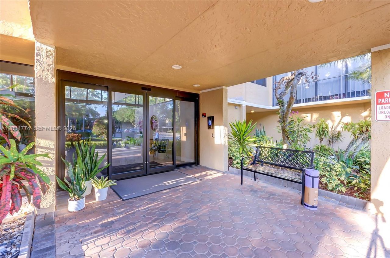 16175 Golf Club Rd, Unit 113, Weston, FL 33326 Photo