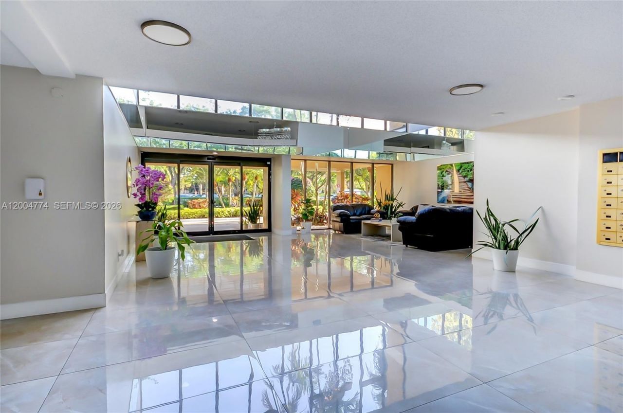 16175 Golf Club Rd, Unit 113, Weston, FL 33326 Photo