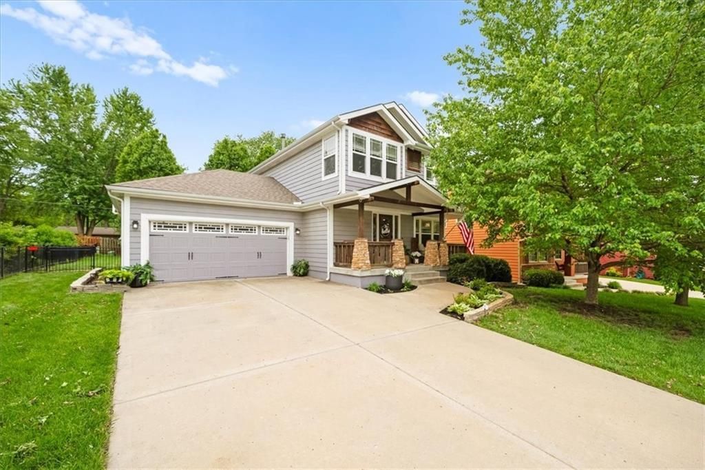 325 Creekwood Drive, Liberty, MO 64068 Main Photo