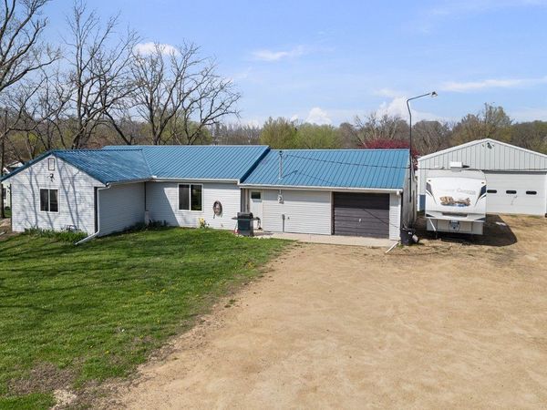 220 Arcade Street , Maquoketa, IA 52060