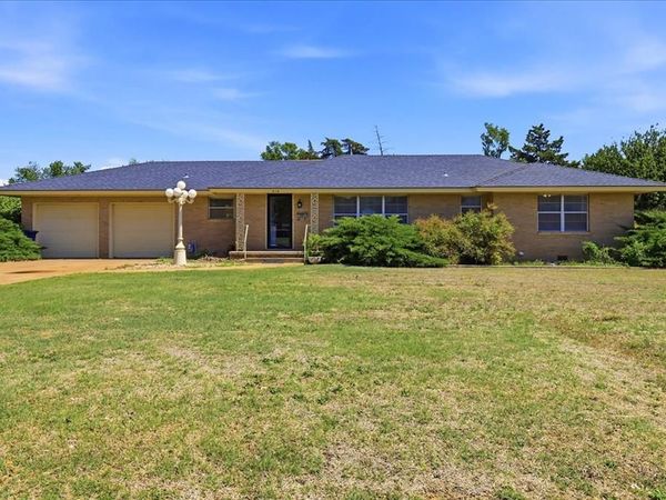 616 N Broadway Street, Hobart, OK 73651