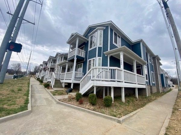 1087 N Leverett Avenue , Fayetteville, AR 72701