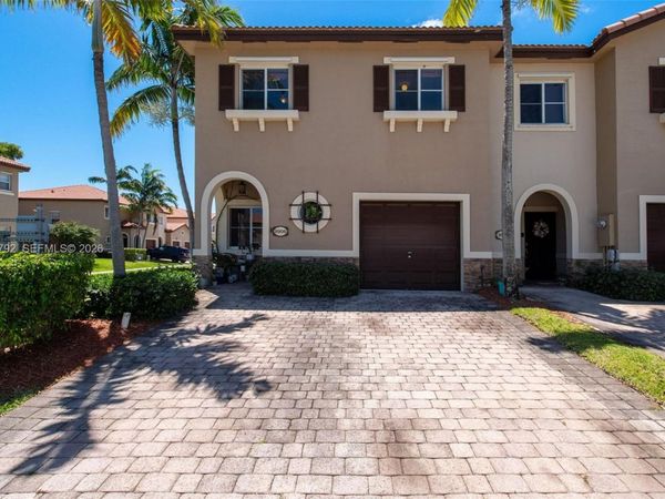 8906 SW 221st Ter, Cutler Bay, FL 33190
