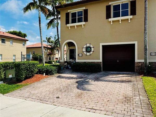 8906 SW 221st Ter , Cutler Bay, FL 33190
