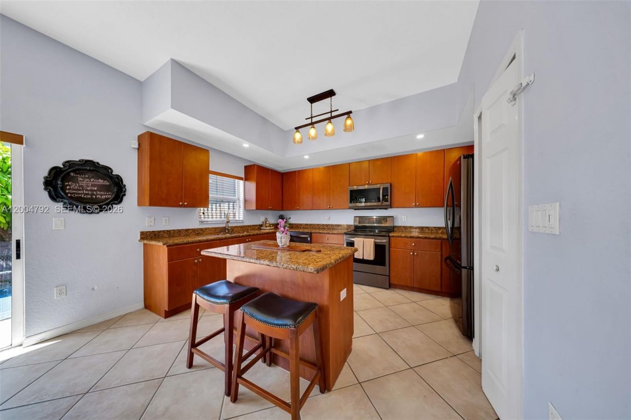 8906 SW 221st Ter, Cutler Bay, FL 33190 Photo