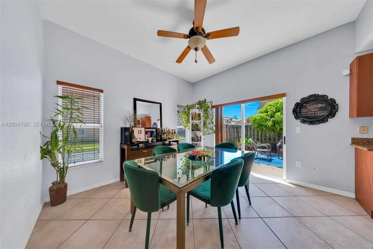 8906 SW 221st Ter, Cutler Bay, FL 33190 Photo
