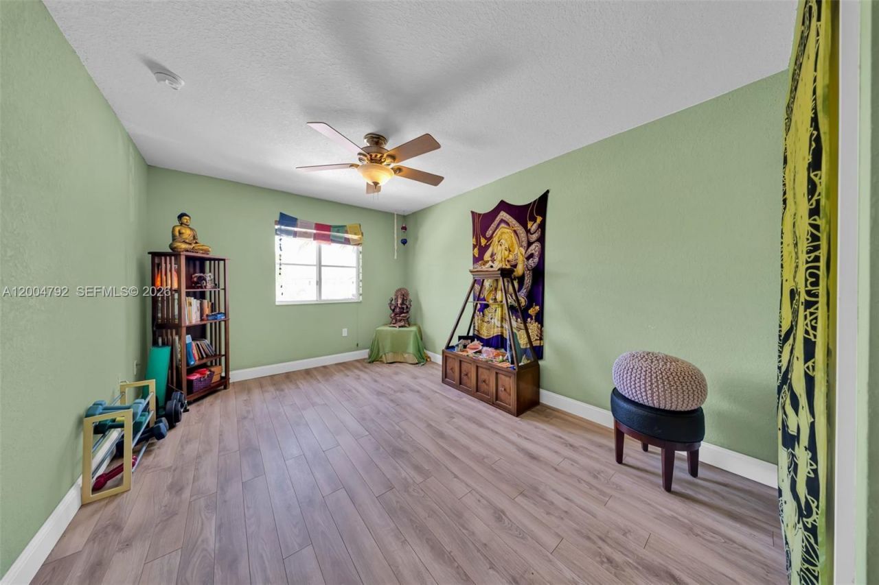 8906 SW 221st Ter, Cutler Bay, FL 33190 Photo