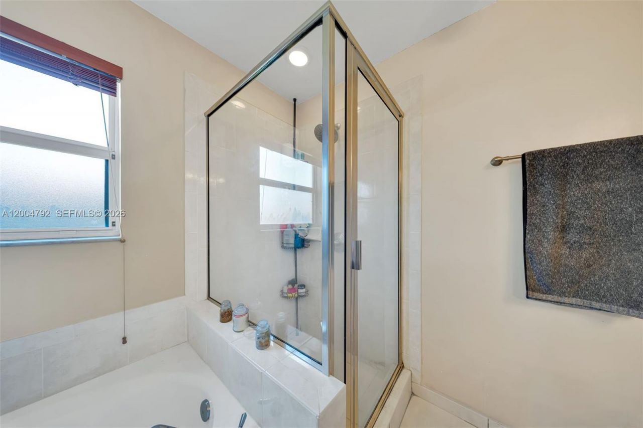 8906 SW 221st Ter, Cutler Bay, FL 33190 Photo