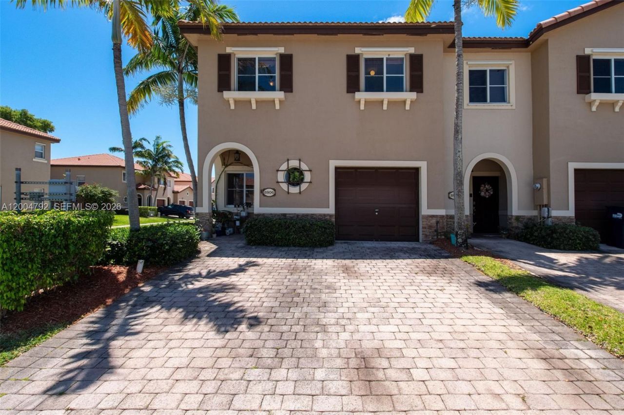 8906 SW 221st Ter, Cutler Bay, FL 33190 Photo