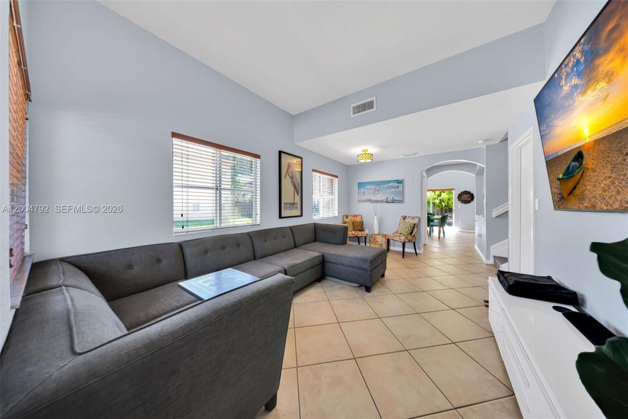 8906 SW 221st Ter, Cutler Bay, FL 33190 Photo