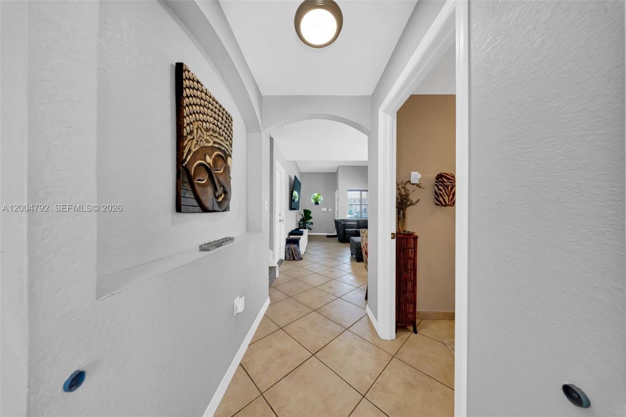 8906 SW 221st Ter, Cutler Bay, FL 33190 Photo