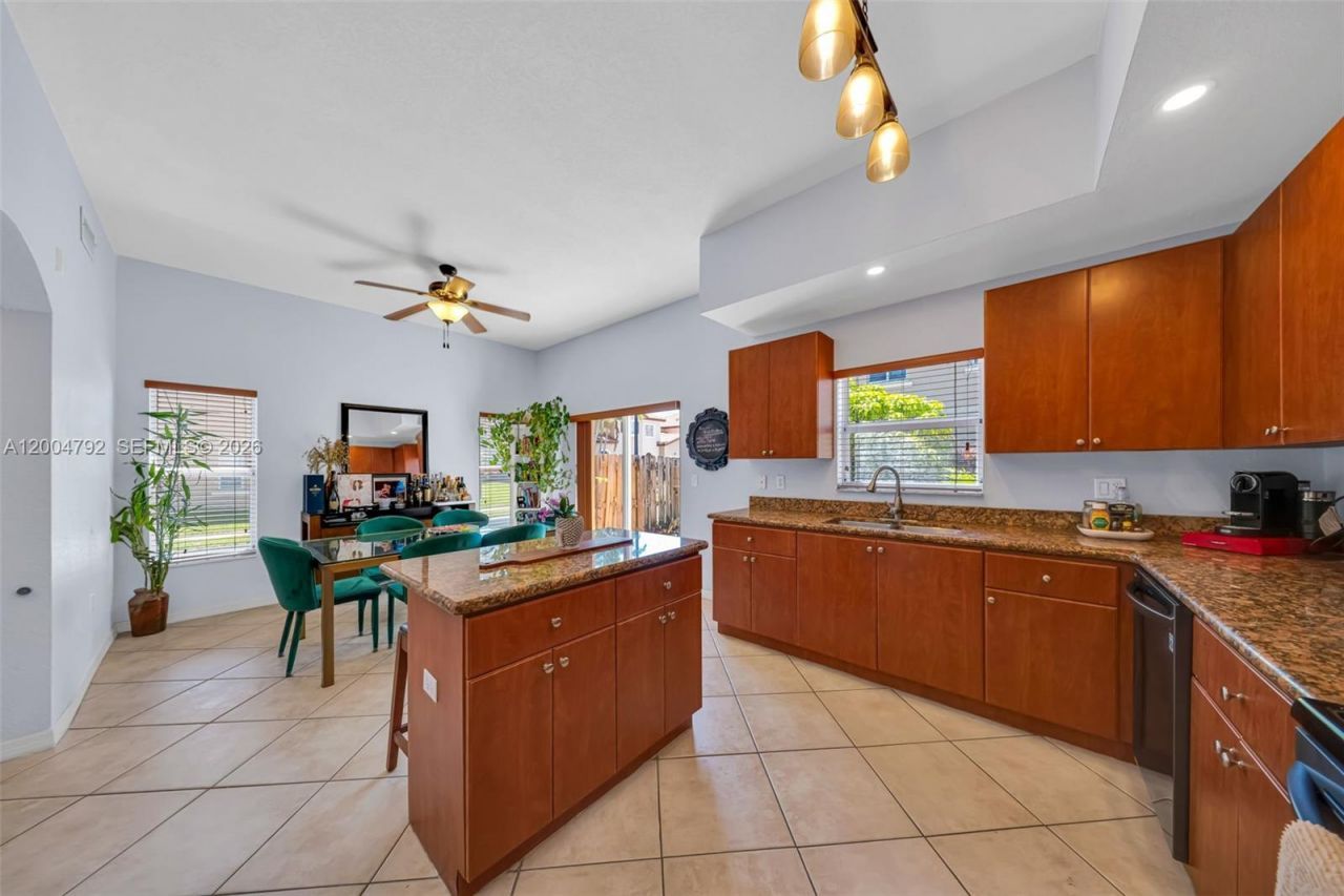 8906 SW 221st Ter, Cutler Bay, FL 33190 Photo