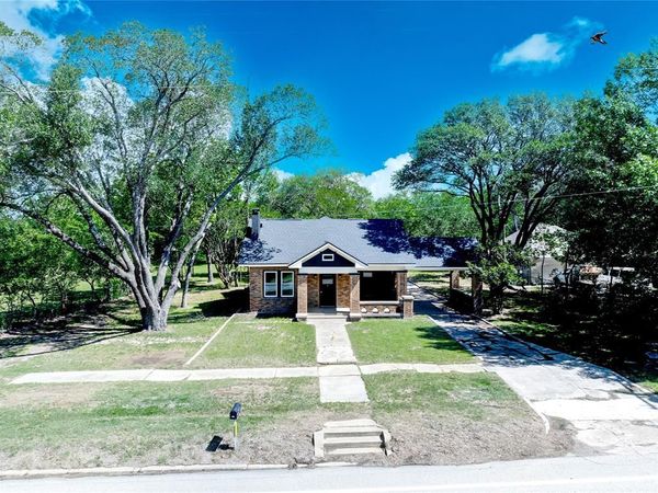 506 W San Saba Street , Wortham, TX 76693
