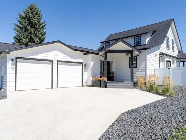 1922 N Donwood Ln, Greenacres, WA 99016