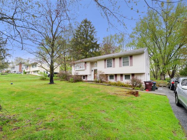 14 Lynmore Avenue, Salisbury Mills, NY 12577