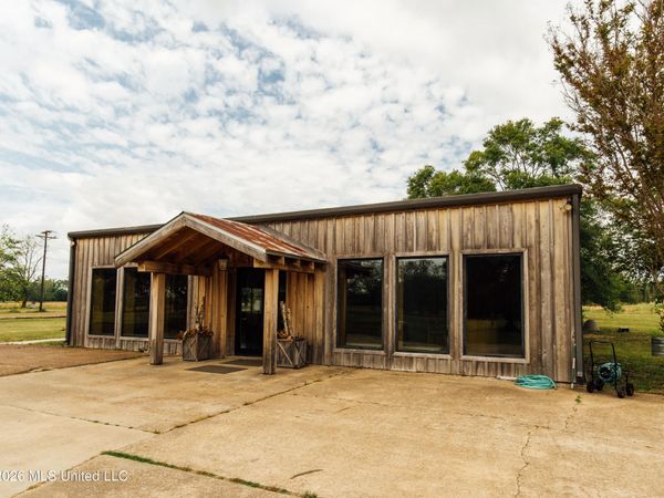 63001 U.S. 82 , Greenwood, MS 38930