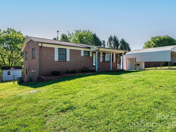 2649 Westview Acres Street , Hickory, NC 28601