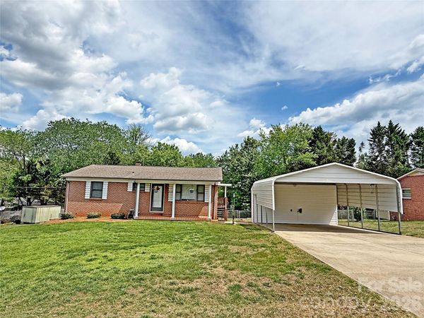 2649 Westview Acres Street , Hickory, NC 28601