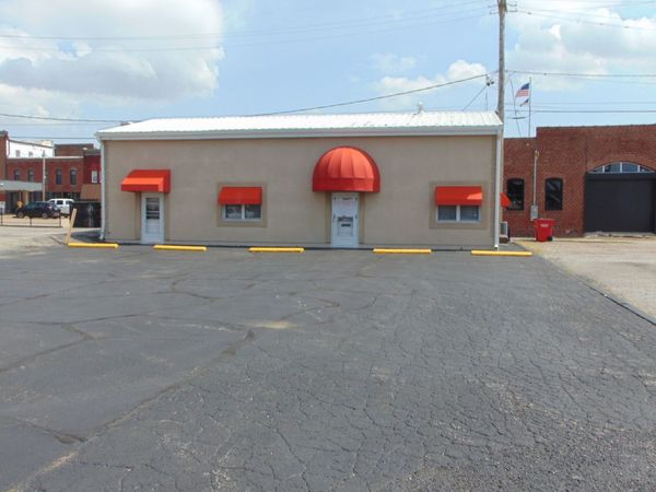 22 S Oak Street , Duquoin, IL 62832