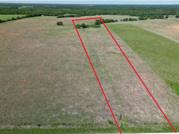 1438 County Road 1300 , Deport, TX 75435