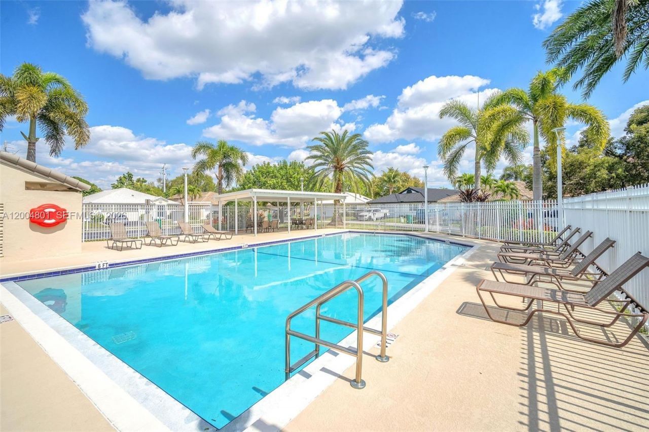 6221 Manchester Ln, Davie, FL 33331 Photo