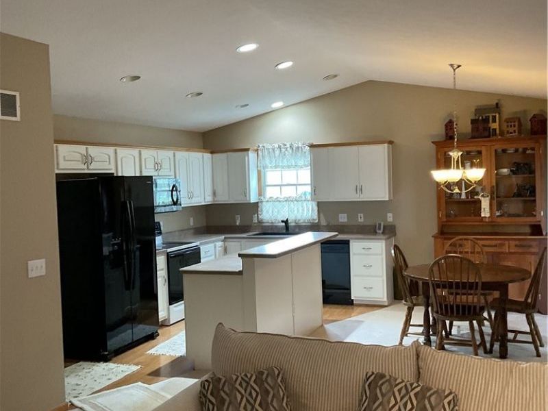 136 Forest View Court, Creston, OH 44217 Photo 4