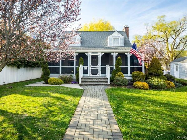 3937 John Lane , Seaford, NY 11783