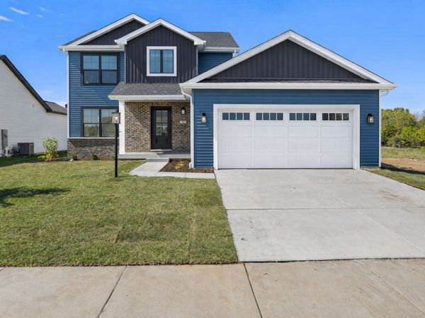 22 Meadow Drive , Monticello, IL 61856