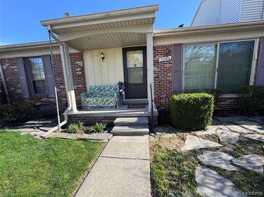 38984 Golfview Drive W, Clinton Twp, MI 48038