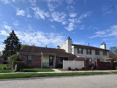 38984 Golfview Drive W, Clinton Twp, MI 48038