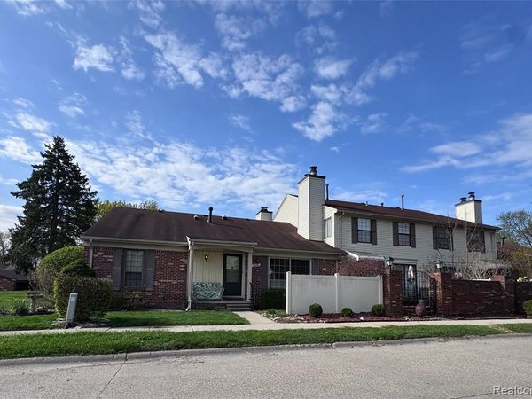 38984 Golfview Drive W, Clinton Twp, MI 48038