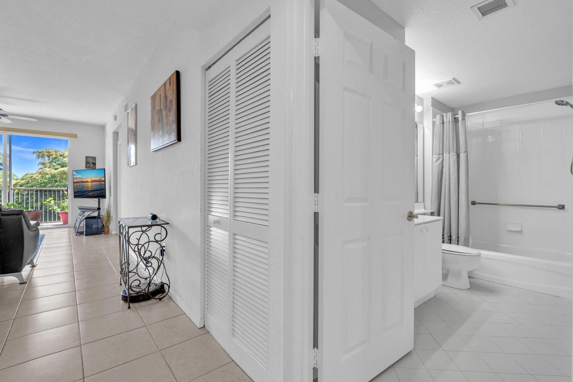 7735 Yardley Drive, Unit 305, Tamarac, FL 33321 Photo