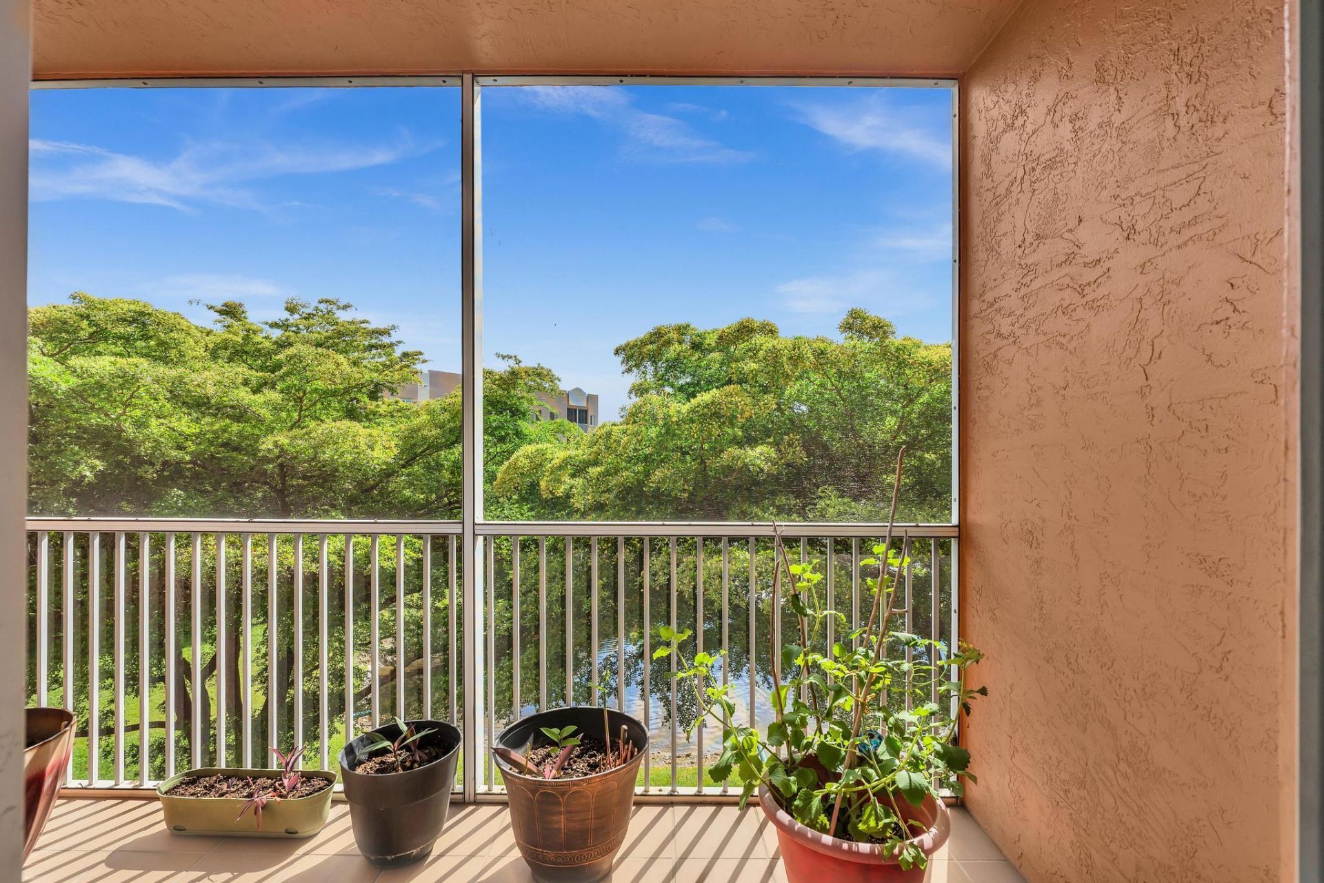 7735 Yardley Drive, Unit 305, Tamarac, FL 33321 Photo