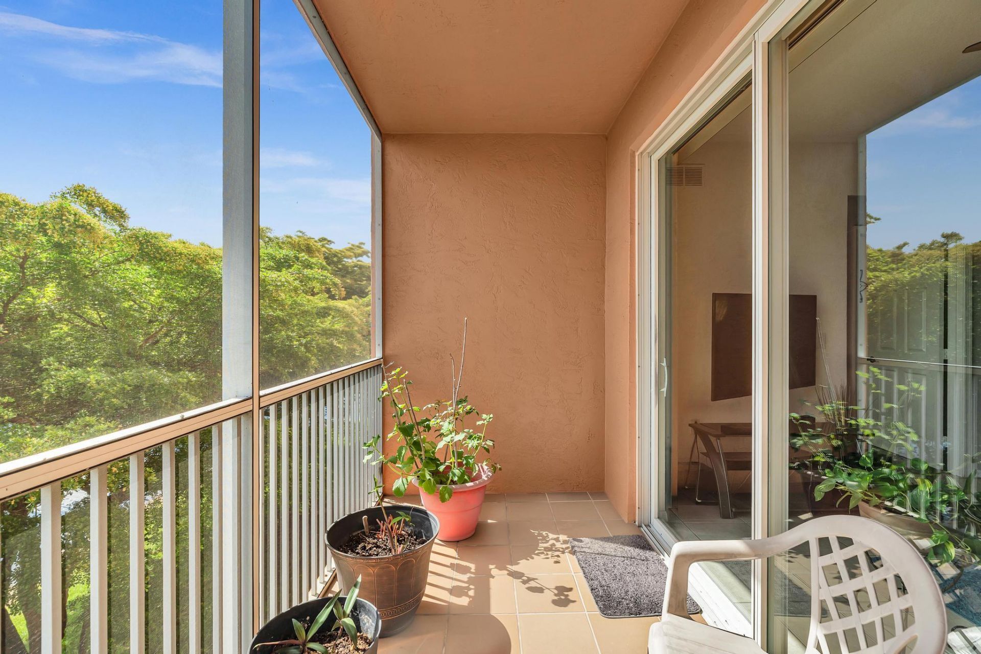 7735 Yardley Drive, Unit 305, Tamarac, FL 33321 Photo