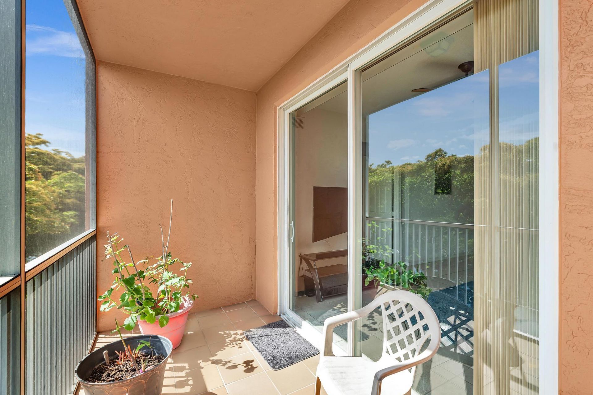 7735 Yardley Drive, Unit 305, Tamarac, FL 33321 Photo