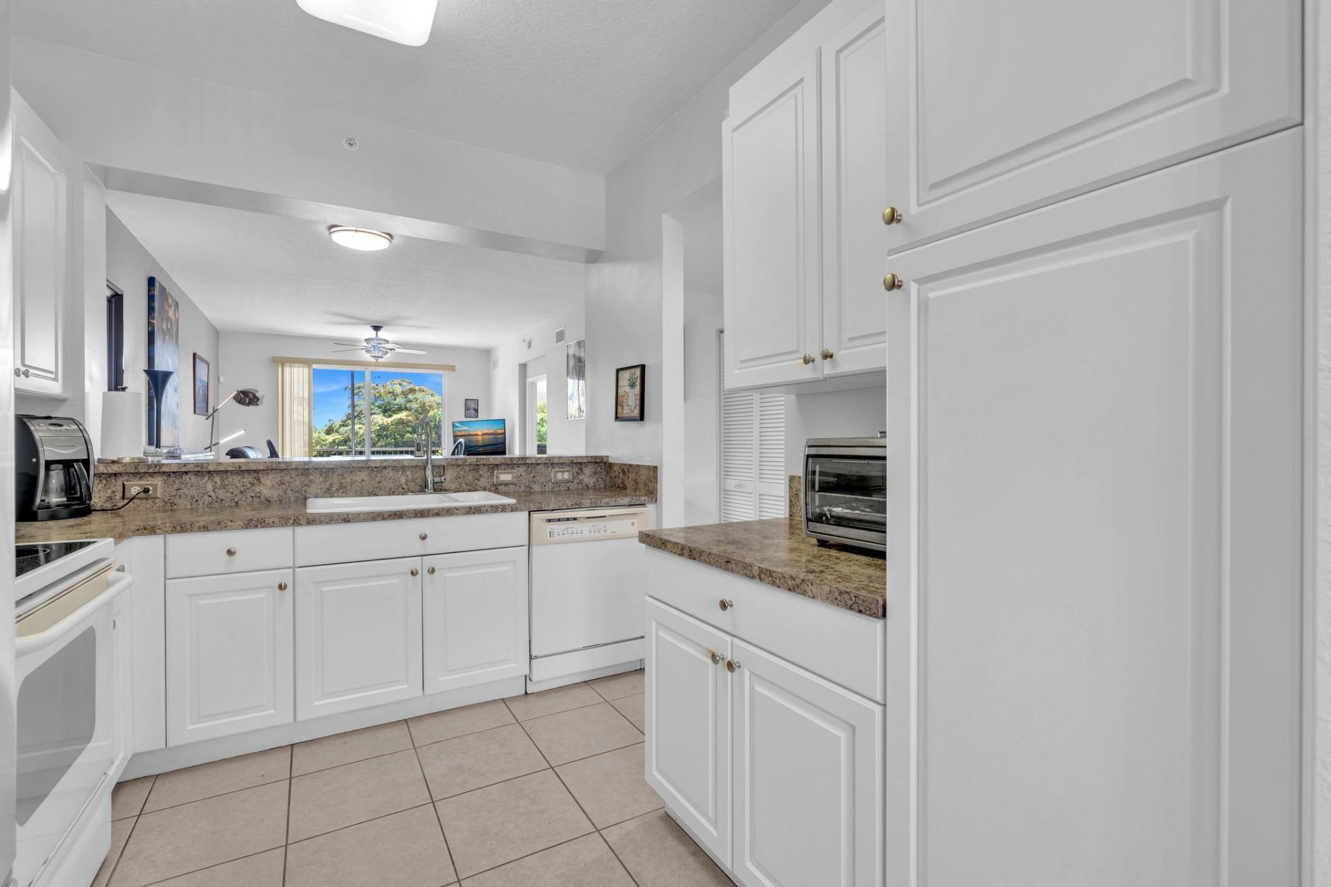 7735 Yardley Drive, Unit 305, Tamarac, FL 33321 Photo