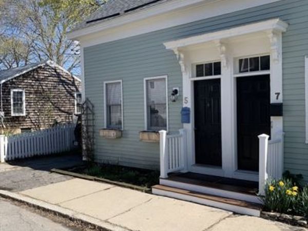 5 Chestnut St, Newburyport, MA 01950
