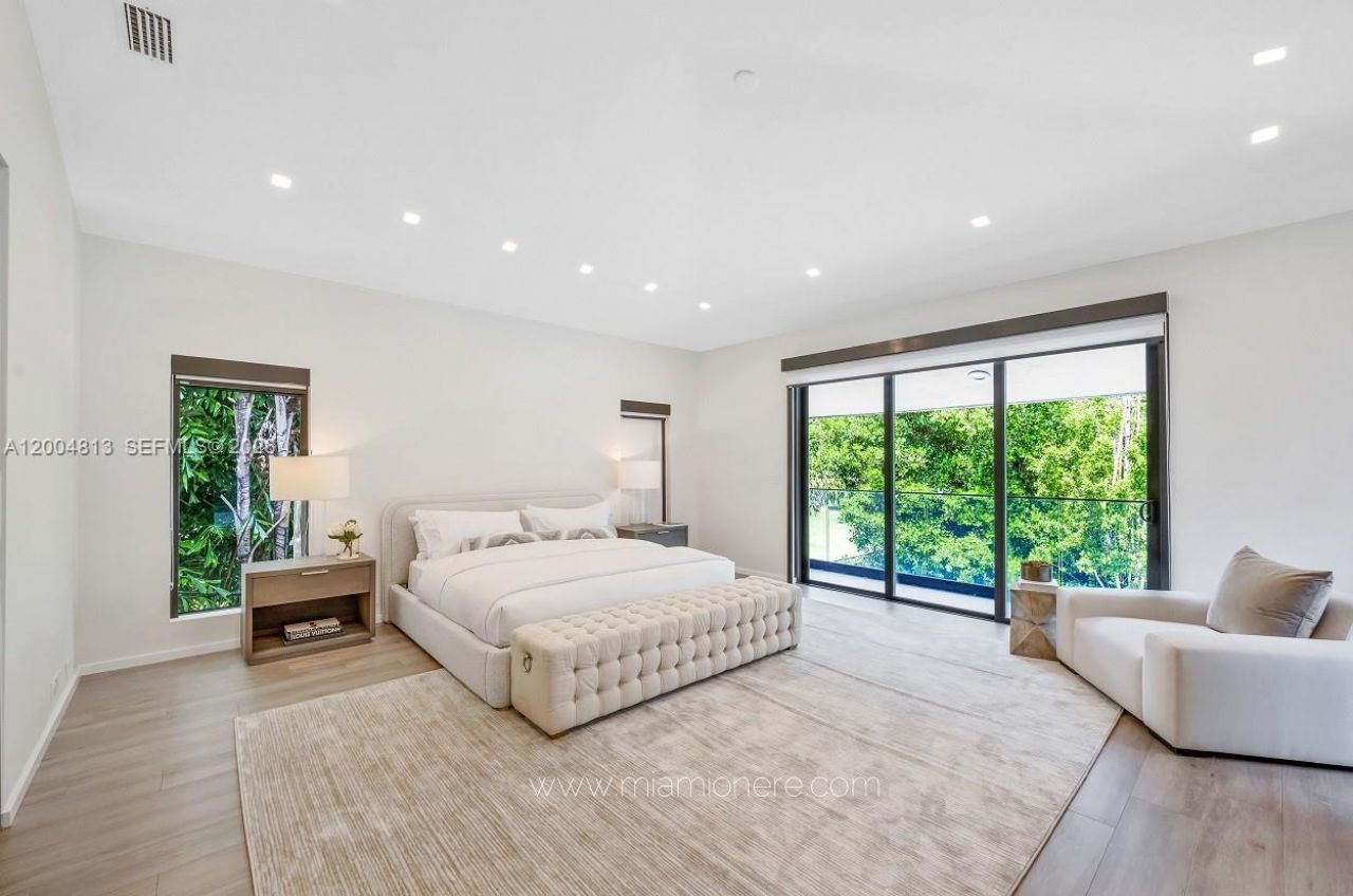 3900 S Douglas Rd, Coconut Grove, FL 33133 Photo