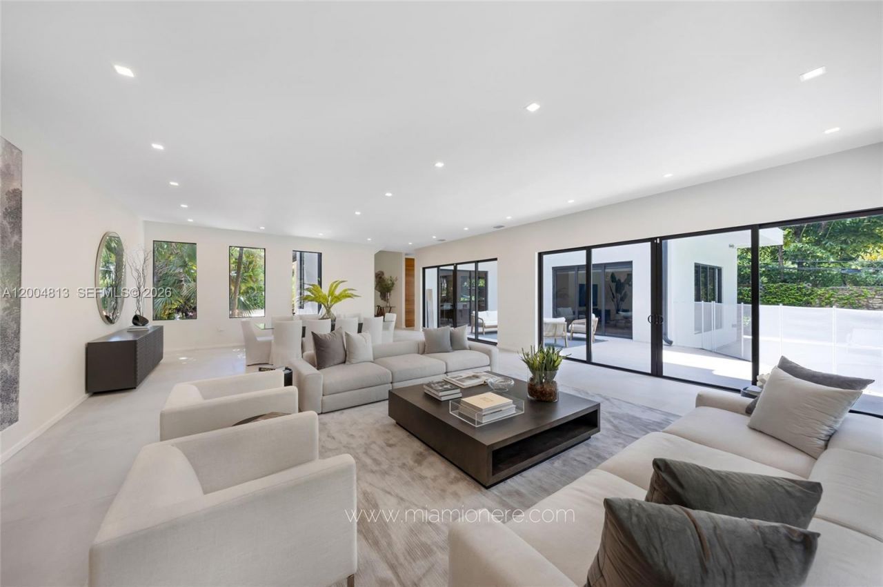 3900 S Douglas Rd, Coconut Grove, FL 33133 Photo