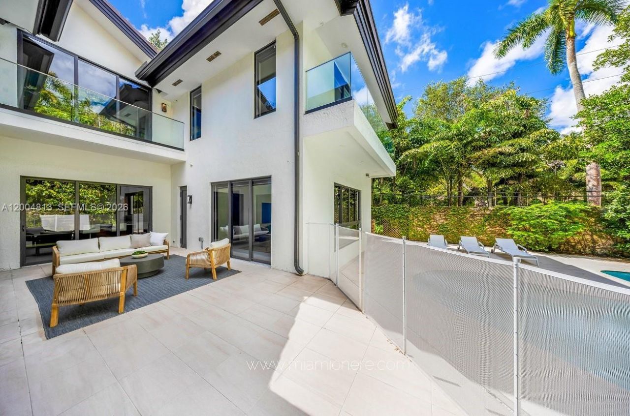 3900 S Douglas Rd, Coconut Grove, FL 33133 Photo