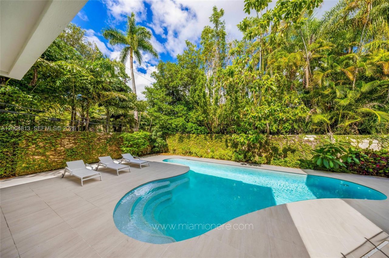 3900 S Douglas Rd, Coconut Grove, FL 33133 Photo