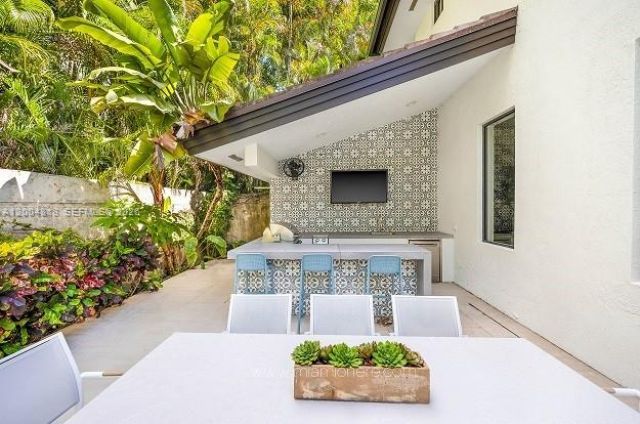 3900 S Douglas Rd, Coconut Grove, FL 33133 Photo