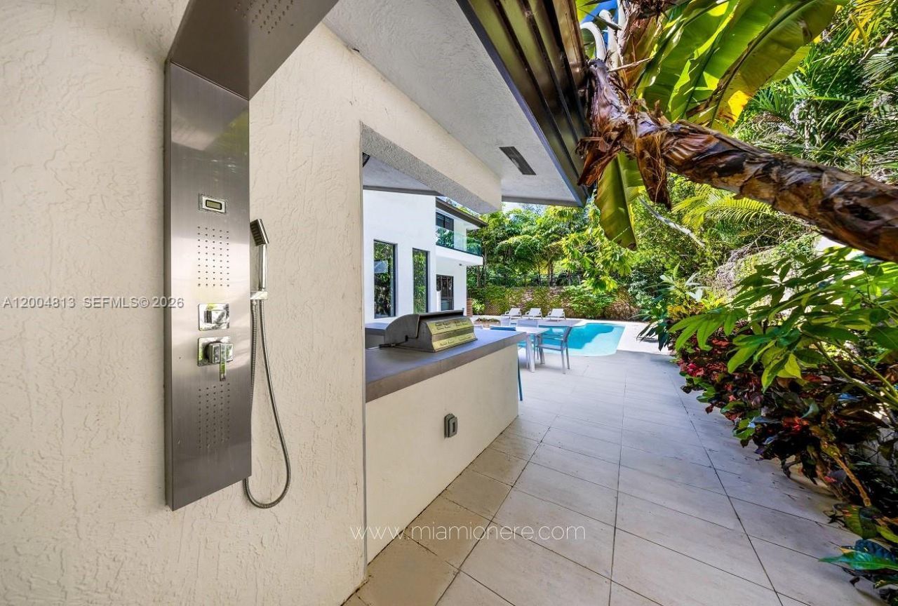 3900 S Douglas Rd, Coconut Grove, FL 33133 Photo