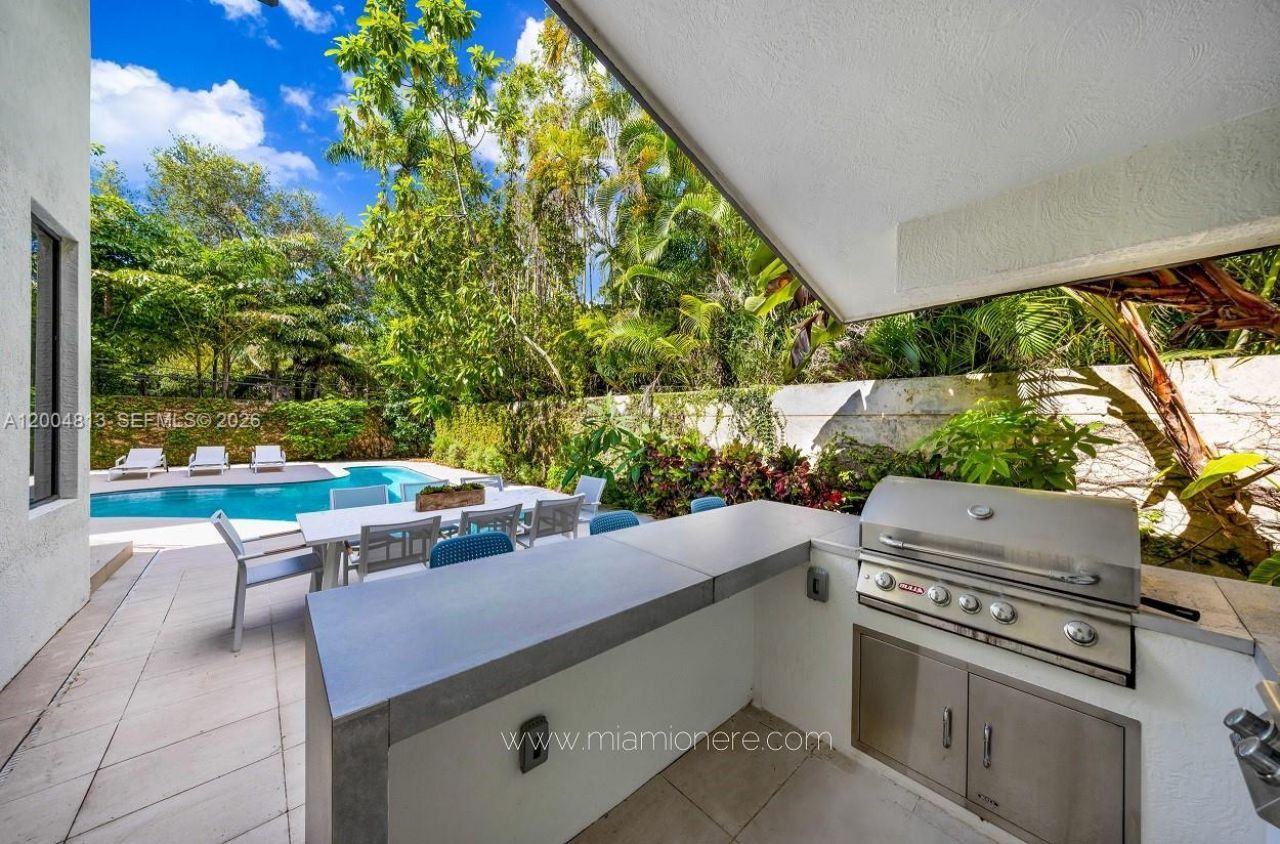 3900 S Douglas Rd, Coconut Grove, FL 33133 Photo