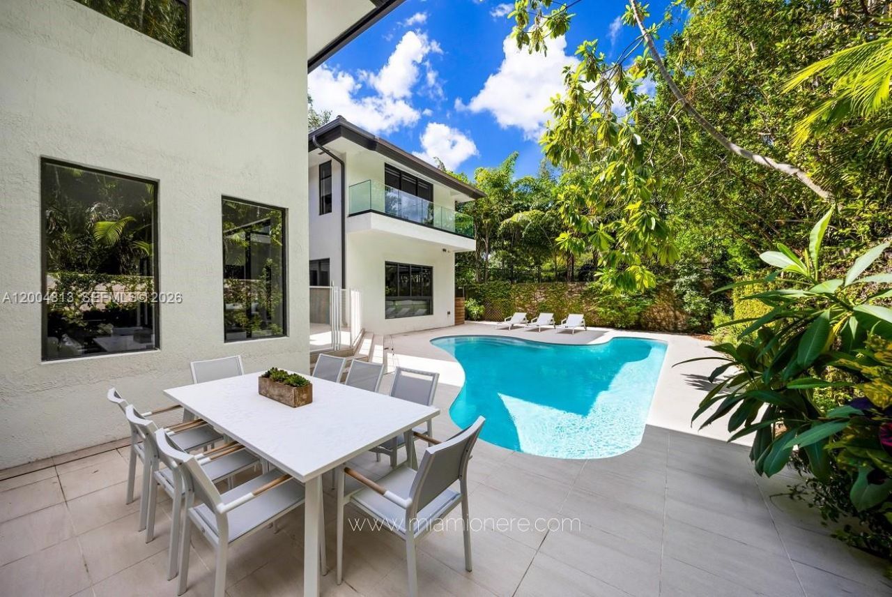 3900 S Douglas Rd, Coconut Grove, FL 33133 Photo