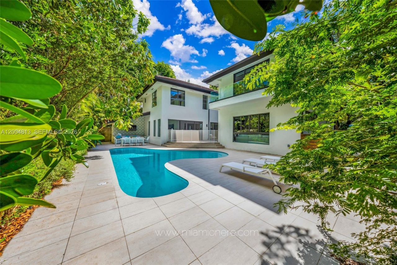 3900 S Douglas Rd, Coconut Grove, FL 33133 Photo