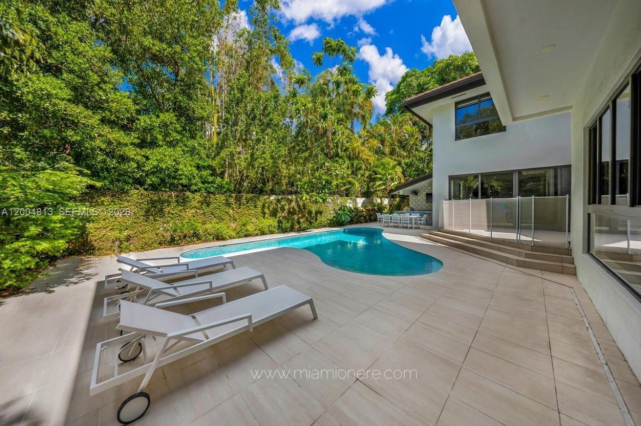 3900 S Douglas Rd, Coconut Grove, FL 33133 Photo