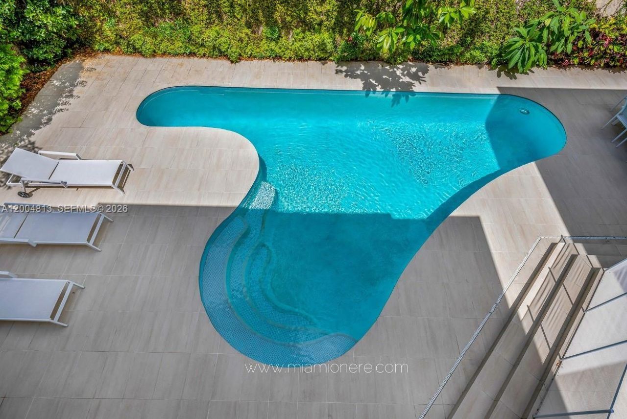 3900 S Douglas Rd, Coconut Grove, FL 33133 Photo